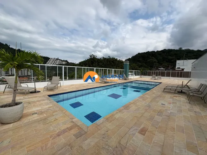 Apartamento à venda na Praia das Toninhas a aproximadamente 200 metros do mar.