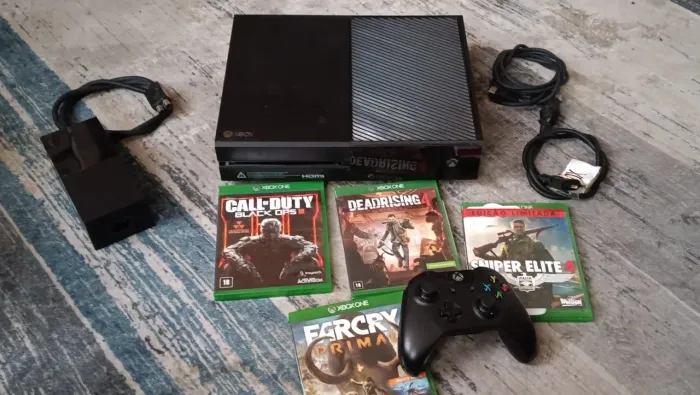 XBOX ONE, COM CAIXA ORIGINAL, ACOMPANHA 1 CONTROLE, 7 JOGOS, CABO HDMI,CABO ENERGIA, FONTE
