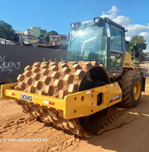 Rolo compactador XCMG XS120PD cabinada 