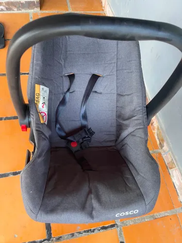 Bebê conforto cosco com suporte pra carro. Pouquíssimas marcas de uso