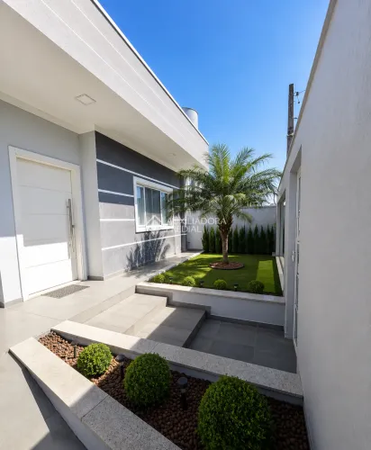 Casa com 3 quartos e 196m² à venda em Carianos