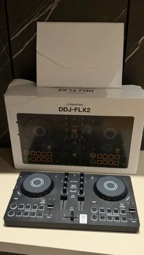 Controlador De Dj Compacto De 2 Canais Ddj-flx2