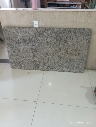 um tampo de mesa granit*o duas pedras pra bancada de ardósia 