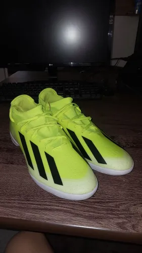 Vendo uma chuteira da ADIDAS society
