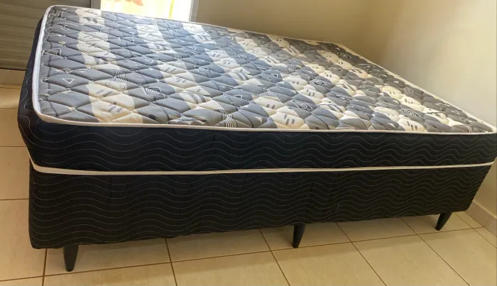 Cama box ortobom conjugado , poucos meses de uso , não fumante e estrutura ok ,
