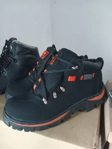 Bota CAT tam 42 pegar Havan ou posto canaa 