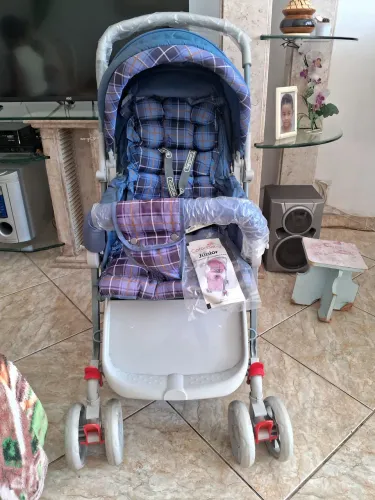 Carrinho de bebê novo