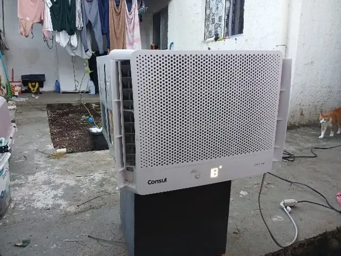 Ar condicionado de janela Consul Inverter, modelo 7.000 BTUs, frio, bivolt, controle