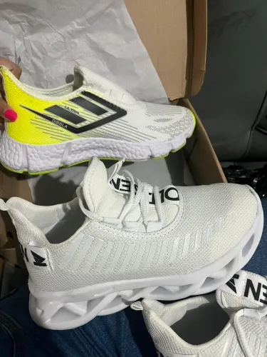 Vendo esse dois tênis novos nunca usados (motivo da venda porque comprei a cor errada)