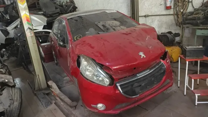 Sucara Peugeout 208 griffe 2015 automatico