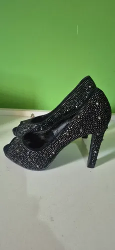 Sapato Fem Salto Alto C Brilho Tam 35/ Pequena Avaria Dentro Fora Perfeito R$25,00 Reais