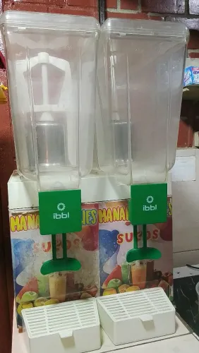 VENDO UMA REFRESQUEIRA 