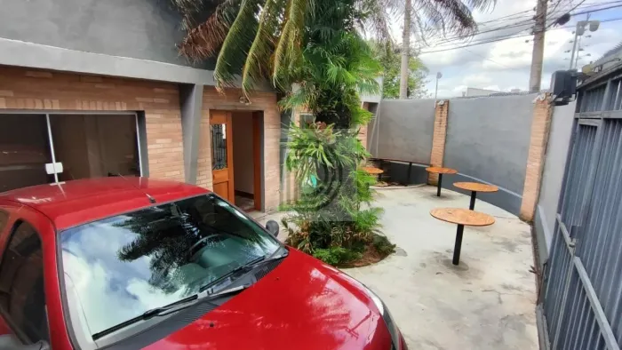 Casa Residencial / Comercial - 229 m² de Terreno - Zoneamento Comercial