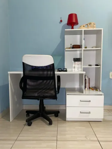 escrivaninha com cadeira