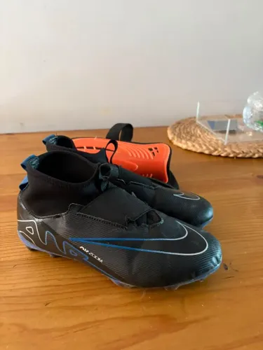 Chuteira Nike Air zomm + caneleiras
