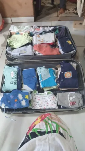 Vendo roupinhas de bb,veste 0 a 6 meses