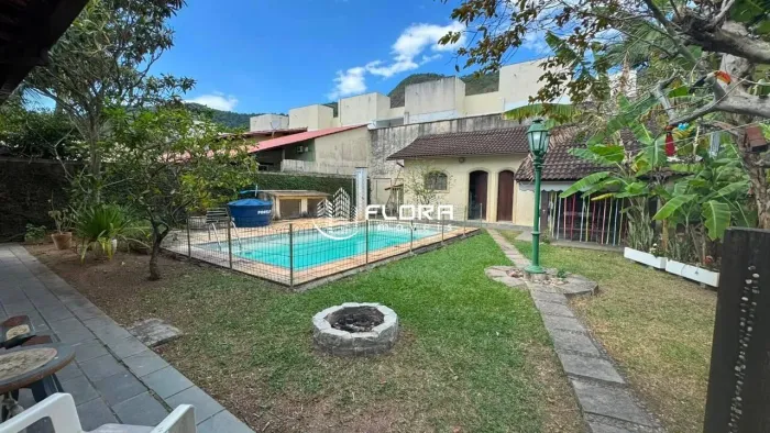 Casa com 3 dormitórios à venda, 196 m² por R$ 1.200.000,00 - Itaipu - Niterói/RJ