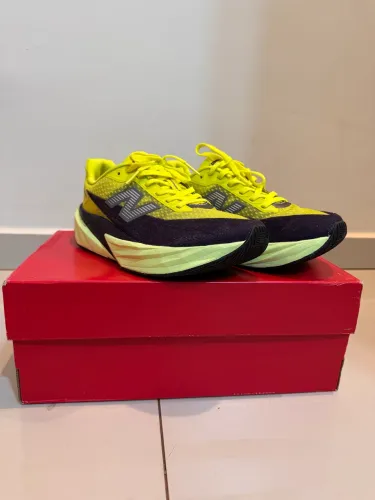 Tênis de Corrida New Balance Rebel V5