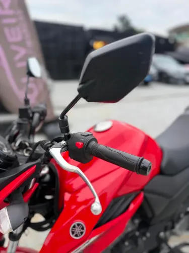 YAMAHA SEMI NOVA BAIXO KM