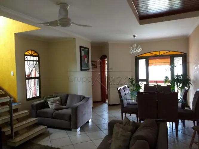 Oportunidade - Casa Sobrado - Altos de Santana - Jacareí - 3 Dormitórios - 190m².