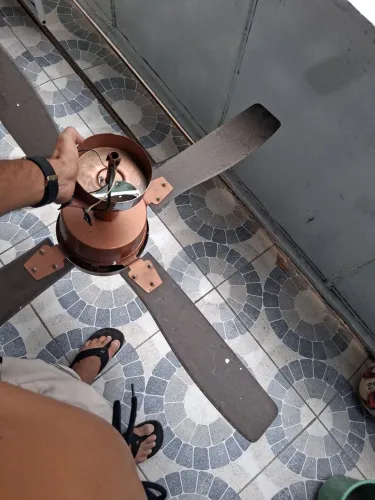 Ventilador de teto, baratinho leia!