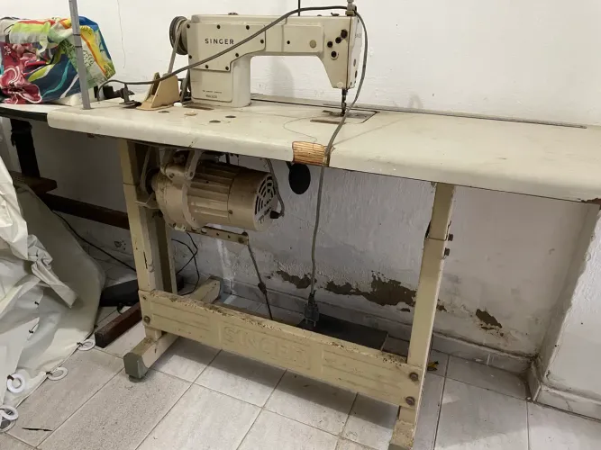MÁQUINA DE COSTURA INDUSTRIAL