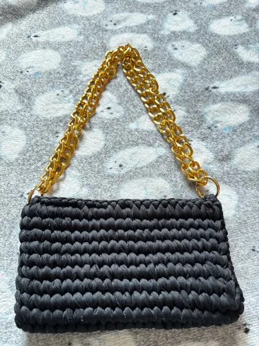 Vendo bolsa de crochê fio de malha feita a mão nova