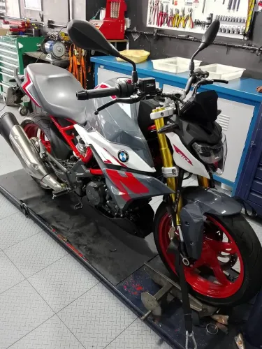 BMW G310 R