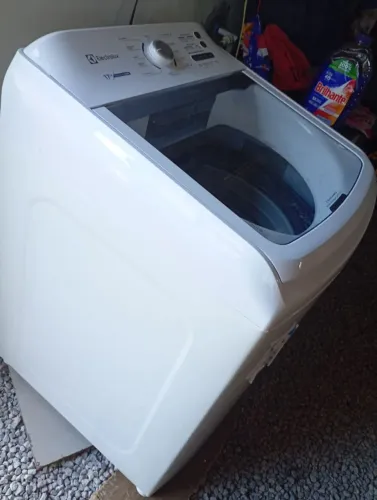Vendo máquina de lavar 17 kg semi-nova na garantia