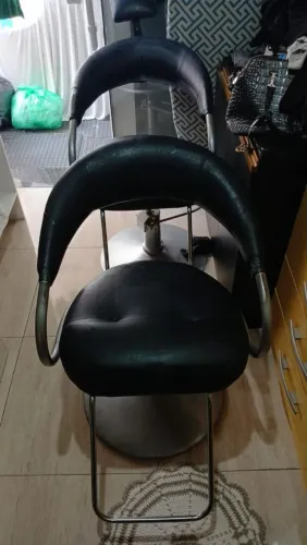 Cadeira de salão de cabeleireiro valor 550 novas