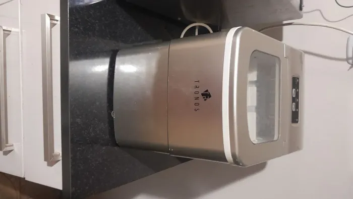 Máquina de fazer gelo em ótimo estado e revisada marca Tronos 127 volts watts *
