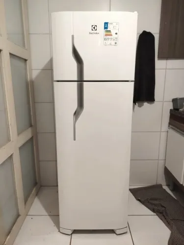 Geladeira Electrolux 260L