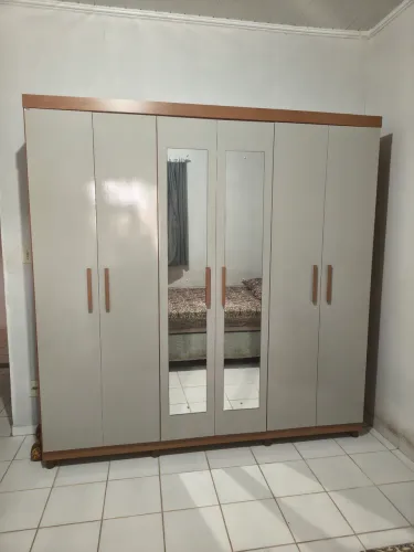 Vendo esse guarda-roupa de MDF 6 portas;motivo mudança.