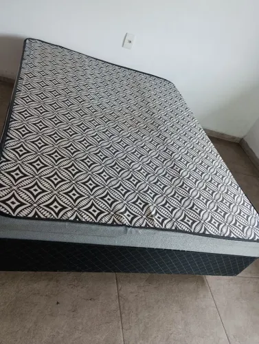 Móveis em Ótimo Estado: 2 Camas de Casal + 1 Sofá-Cama
