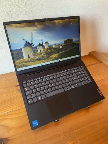 Notebook Lenovo i5 12ª Geração / UHD Graphics / 8GB RAM / 256GB SSD / Tela 15.6? FullHD