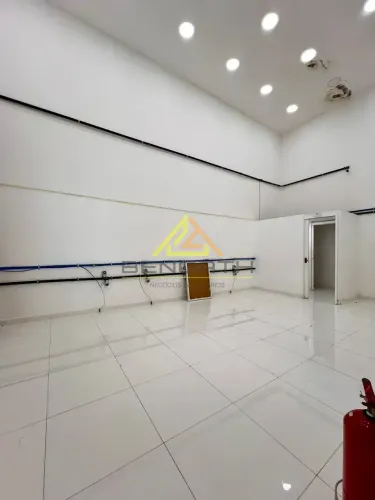 Galpão com 244 m² na Parada Inglesa