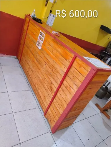Balcão de madeira
