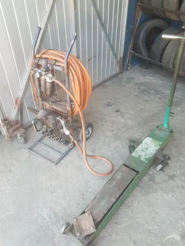 Borracharia a venda com moradia.