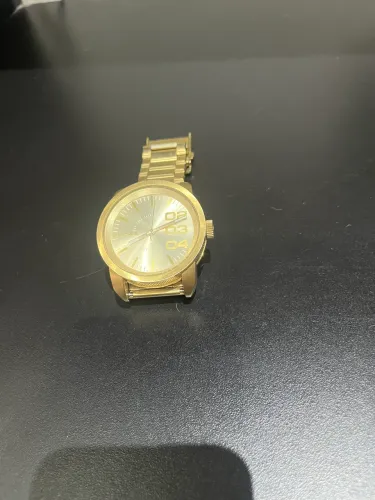 Relogio diesel dourado