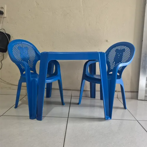 Mesa infantil com 2 cadeiras