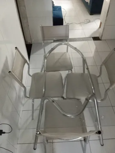Mesa e cadeiras 