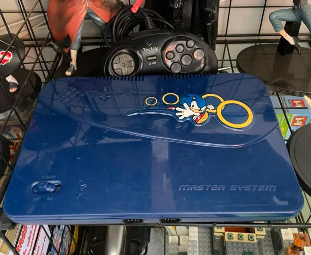 Master system evolution - mais de 100 jogos na memória.