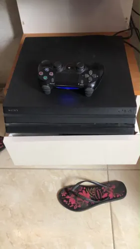 Ps4 Pro, 1 terá de memória