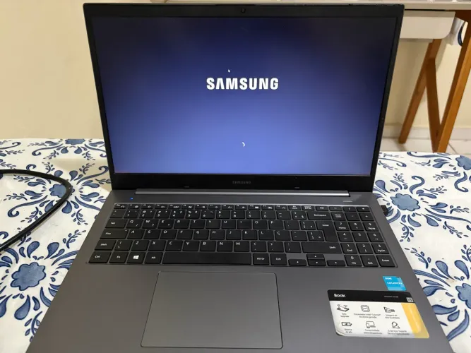 Notebook Samsung Book 550XDA em bom estado.