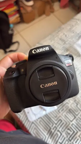 Canon T7