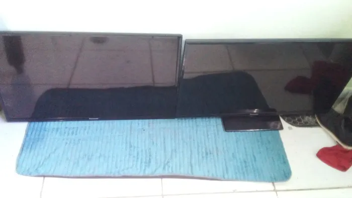 Tv Panasonic 2 tv so sai o som nada de imagens