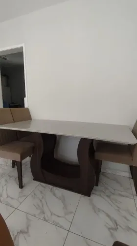 Mesa de jantar com 6 cadeiras