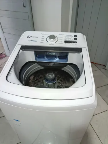 Vendo uma máquina de lavar roupa 13 quilos da Electrolux sesto inox Seme nova bem