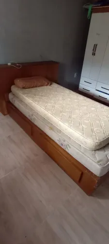 Cama de madeira 