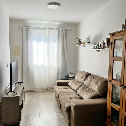 Casa 66 m²  3 Dormitórios, 2 Banheiros, 2 Vagas | Condomínio Clube c/ Piscina e Academia |